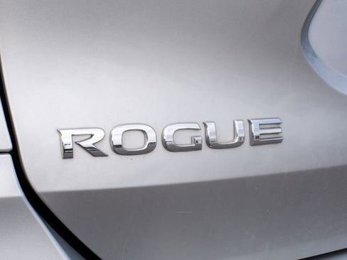 Used 2018 Nissan Rogue SL image 10