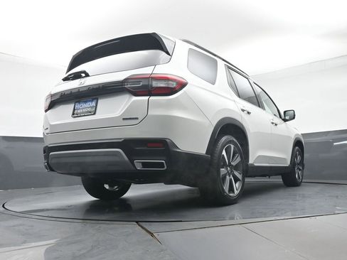 Used 2025 Honda Pilot Touring image 32