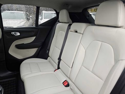 Used 2025 Volvo XC40 B5 Plus w/ Protection Package Premier image 19