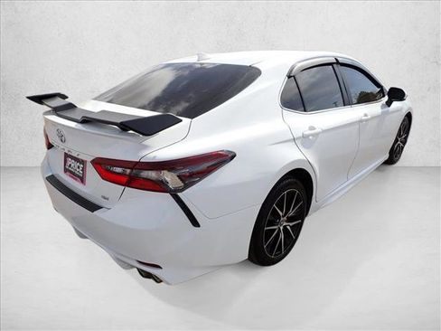 Used 2023 Toyota Camry SE image 4