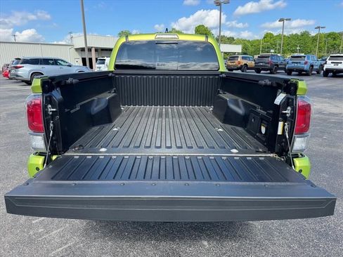 Used 2023 Toyota Tacoma TRD Sport w/ TRD Premium Sport Package AWD/4WD image 18