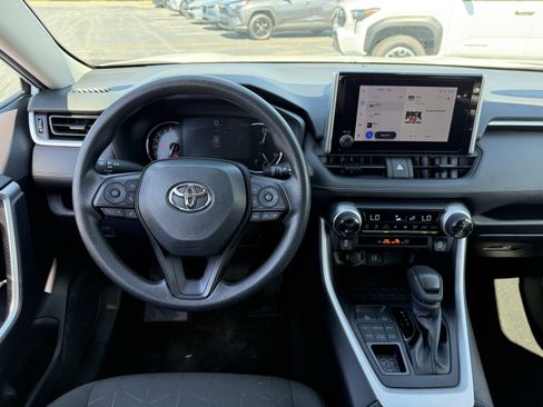 Used 2024 Toyota RAV4 XLE AWD/4WD image 17