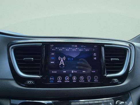 Used 2018 Chrysler Pacifica Touring-L Plus w/ Advanced Safetytec Group FWD image 14