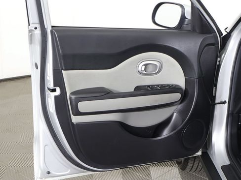 Used 2017 Kia Soul + FWD image 19