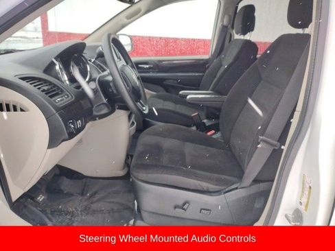 Used 2019 Dodge Grand Caravan SE w/ UConnect Hands-Free Group image 10