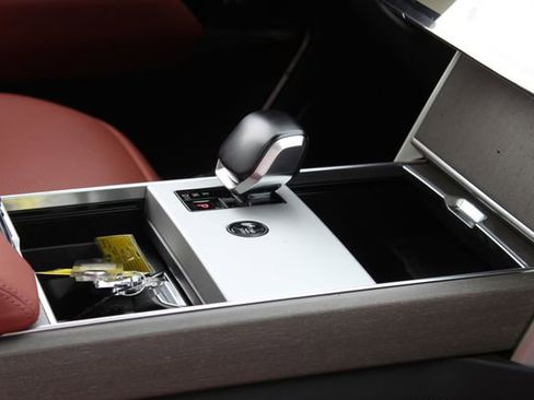 New 2026 Land Rover Range Rover SV image 26