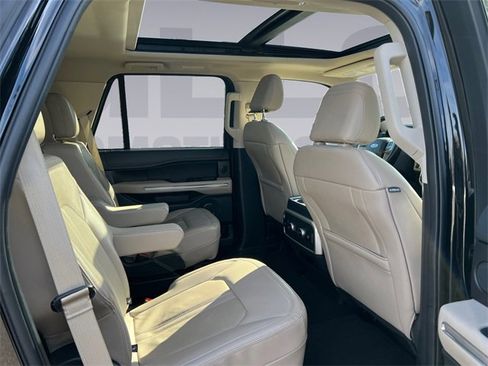 Used 2024 Ford Expedition Limited image 18