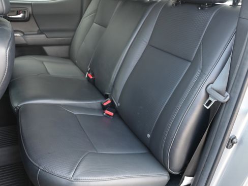 Used 2022 Toyota Tacoma TRD Off-Road w/ TRD Premium Off Road Package image 31