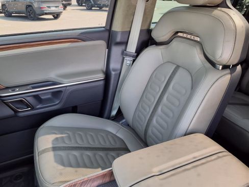 Used 2024 Rivian R1S Adventure AWD/4WD image 20