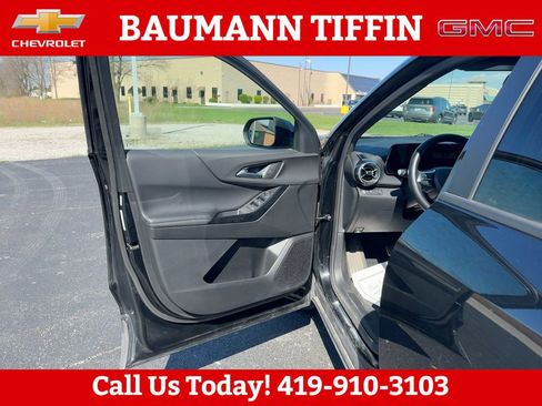 Used 2025 Chevrolet Equinox LT FWD image 2