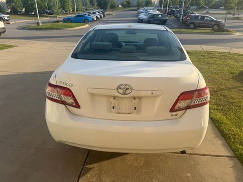 Used 2010 Toyota Camry LE FWD image 7