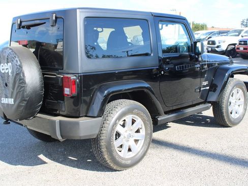 Used 2018 Jeep Wrangler Sahara w/ Connectivity Group AWD/4WD image 4