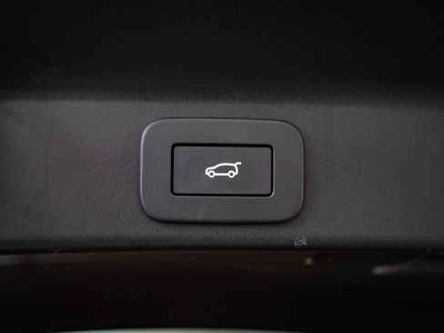 Used 2025 Jaguar F-PACE R-Dynamic S image 21