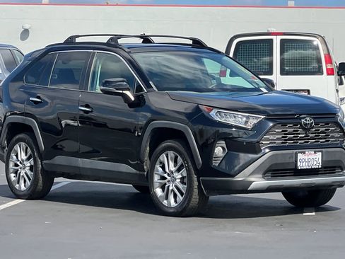 Used 2021 Toyota RAV4 Limited image 5