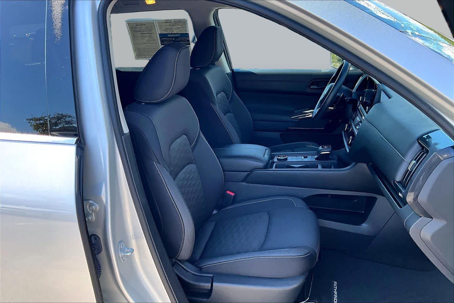 Used 2023 Nissan Pathfinder S AWD/4WD image 9