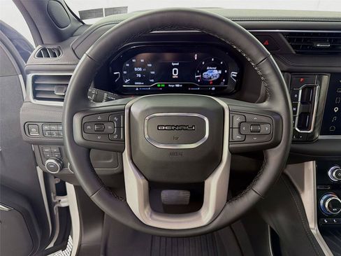 Used 2024 GMC Yukon Denali AWD/4WD image 3