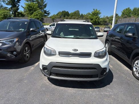 Used 2017 Kia Soul FWD image 2