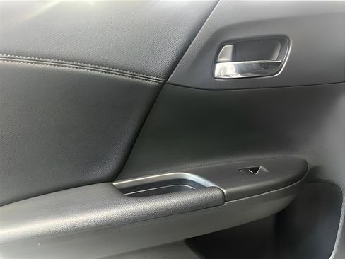 Used 2017 Honda Accord EX-L image 9
