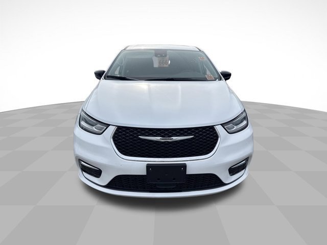 Used 2024 Chrysler Pacifica Limited FWD image 2