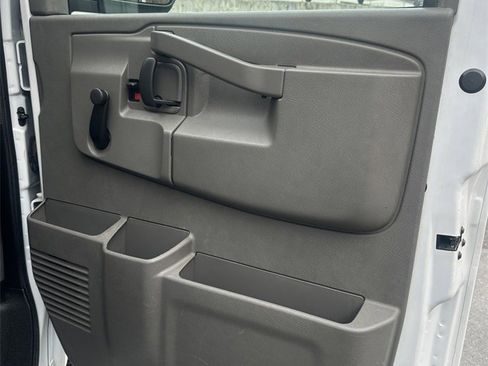 Used 2021 Chevrolet Express 3500 image 20