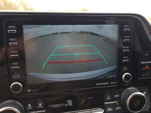 Used 2021 Toyota Highlander XLE image 21