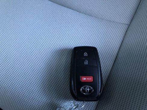 Used 2023 Toyota Corolla Cross LE w/ Moonroof Package image 33