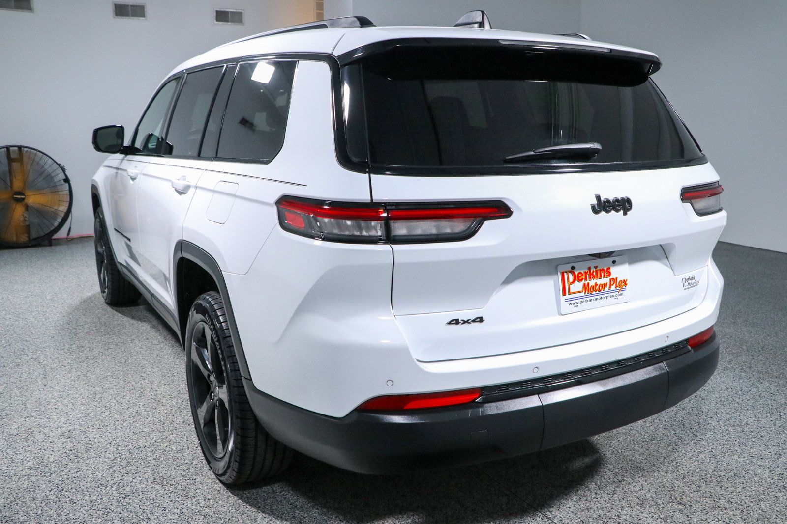 Used 2023 Jeep Grand Cherokee L Laredo AWD/4WD image 9