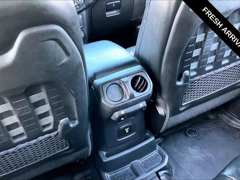 Used 2022 Jeep Wrangler Unlimited Rubicon w/ Xtreme Recon 35" Tire Package AWD/4WD image 12