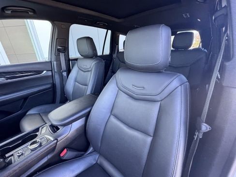 Used 2023 Cadillac XT6 Premium Luxury w/ Technology Package image 11