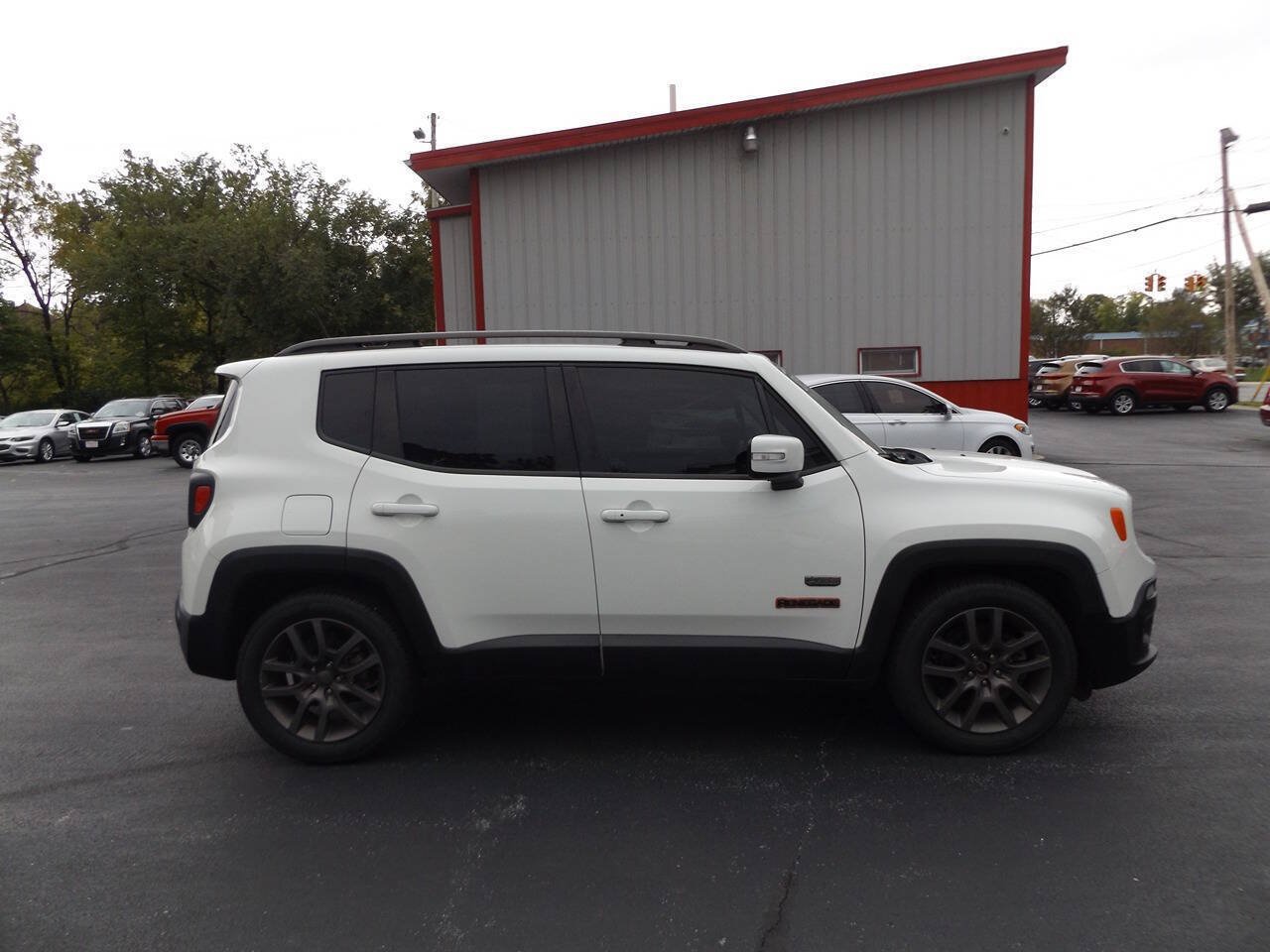 Used 2016 Jeep Renegade 75th Anniversary FWD image 6