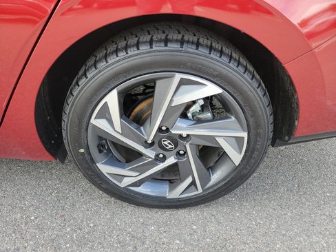 Certified 2024 Hyundai Elantra SEL w/ Convenience Package image 32