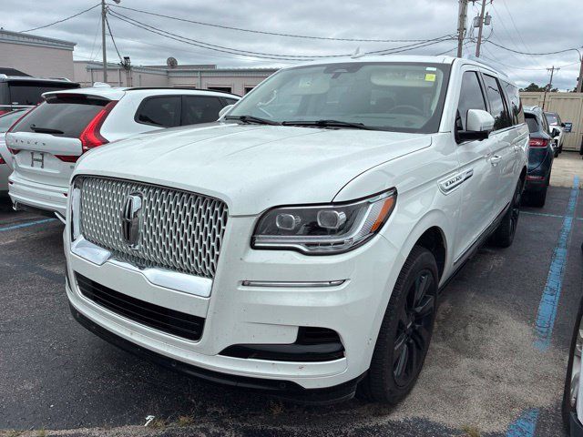 Used 2024 Lincoln Navigator L Reserve AWD/4WD image 4