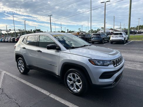 Used 2025 Jeep Compass Sport w/ Mopar Graphics Package AWD/4WD image 7
