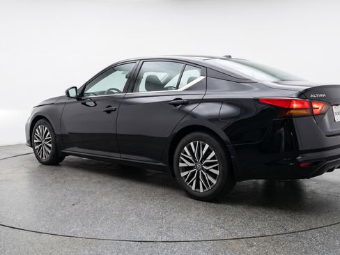 Used 2025 Nissan Altima 2.5 SV FWD image 6