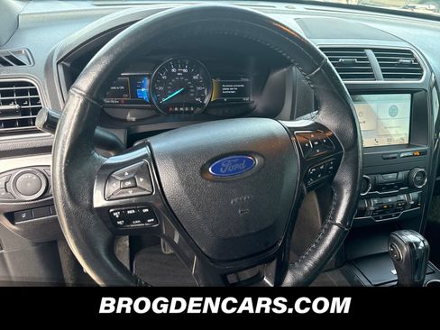 Used 2018 Ford Explorer XLT w/ Equipment Group 202A AWD/4WD image 4