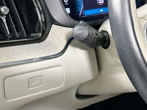 Certified 2023 Volvo XC60 B5 Plus w/ Climate Package image 11