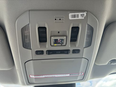 Used 2023 Toyota Highlander XLE AWD/4WD image 58