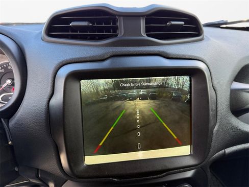 Used 2022 Jeep Renegade Latitude w/ Convenience Group image 23