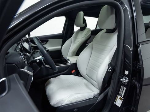 Used 2024 Mercedes-Benz GLC 300 4MATIC image 21