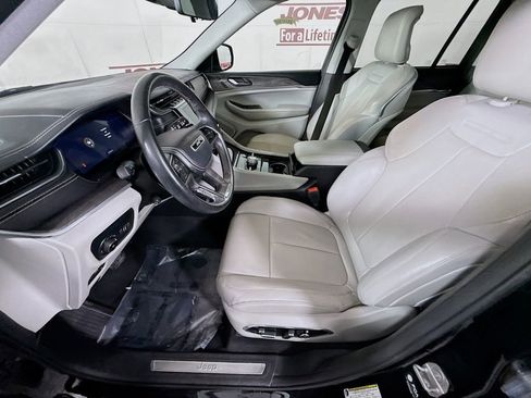 Used 2022 Jeep Grand Cherokee Overland w/ Luxury Tech Group IV image 26