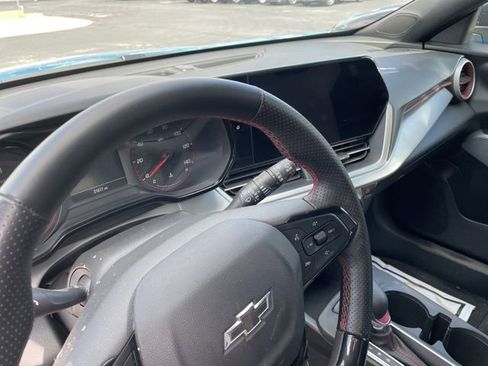 Used 2025 Chevrolet Trax RS w/ Driver Confidence Package FWD image 3