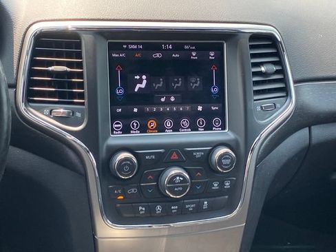 Used 2018 Jeep Grand Cherokee Altitude AWD/4WD image 10