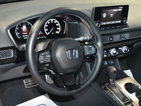 Used 2023 Honda Civic Sport image 2