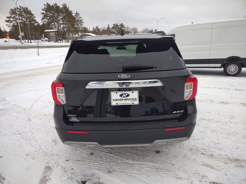 Used 2022 Ford Explorer XLT w/ Equipment Group 202A image 4