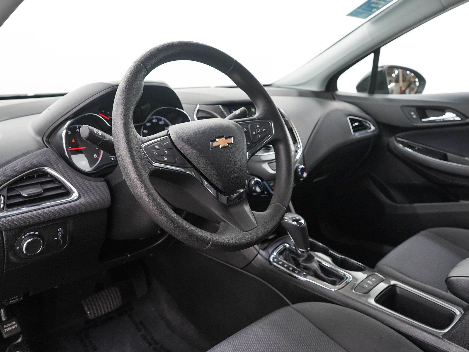 Used 2019 Chevrolet Cruze LT w/ Convenience Package FWD image 22