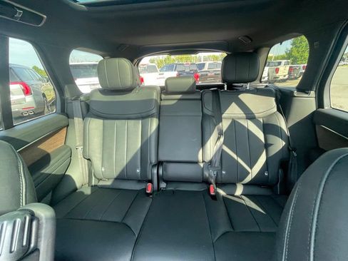 Used 2025 Land Rover Range Rover SE AWD/4WD image 19