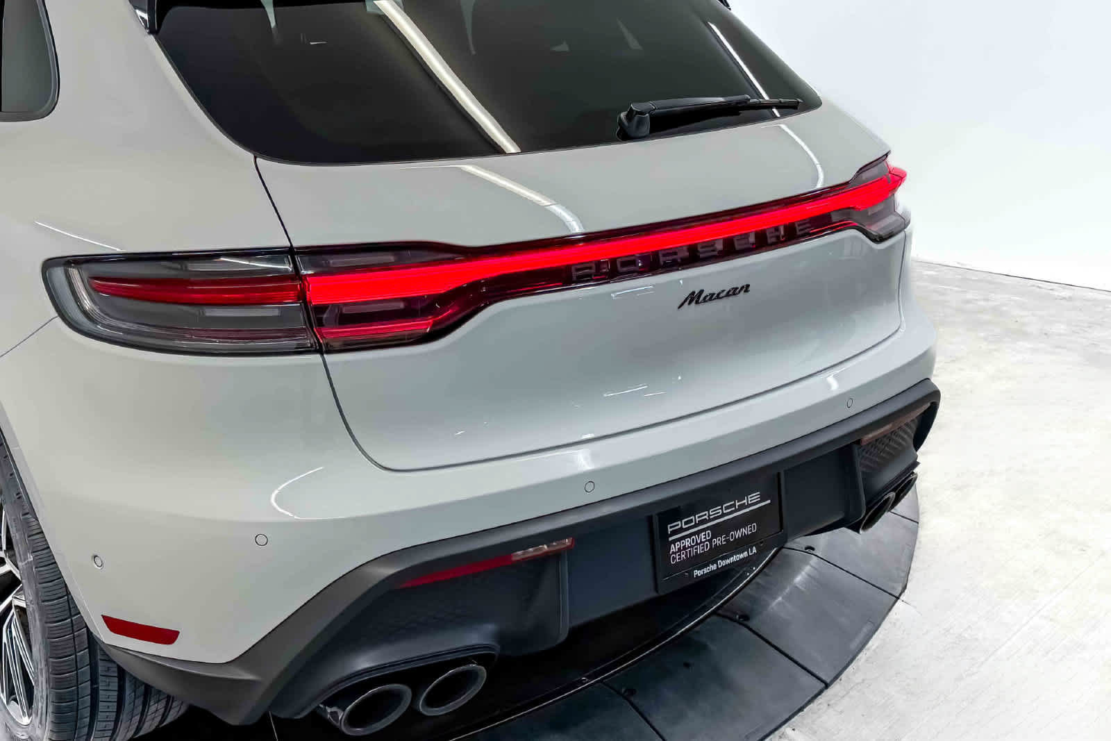 Certified 2023 Porsche Macan AWD/4WD image 12