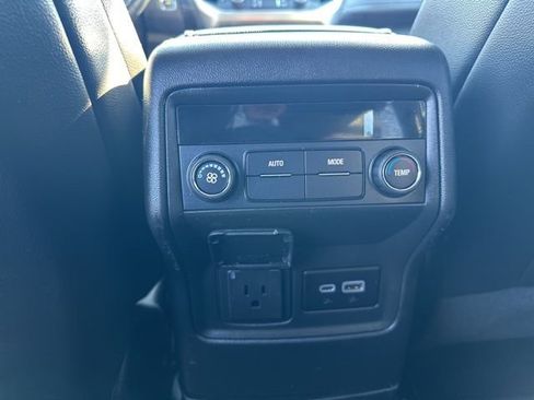 Used 2023 GMC Acadia SLT image 18