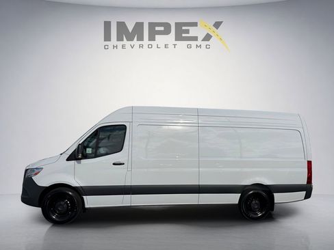 Used 2025 Mercedes-Benz Sprinter 2500 image 2