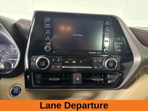 Used 2020 Toyota Highlander XLE image 18